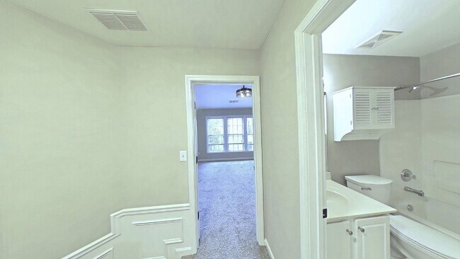 Building Photo - 5149 Manerdale Dr SE
