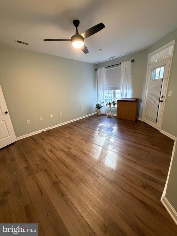 Building Photo - 400 Symphony Cir