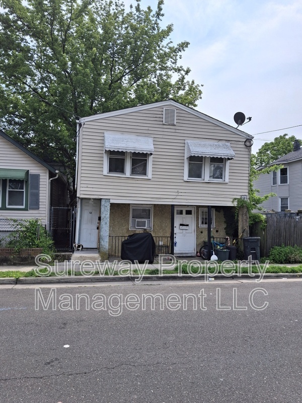 Primary Photo - 12 Borden Ave