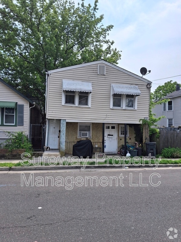 Building Photo - 12 Borden Ave