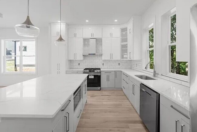 Building Photo - 2323 Carter Ave