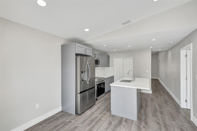 Building Photo - 2614 W 65th St