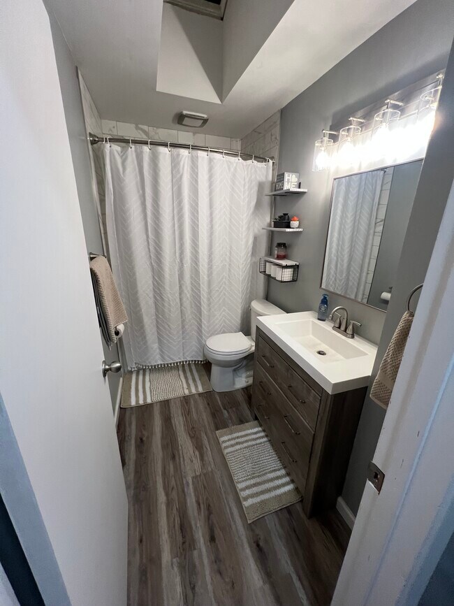 Building Photo - 6712 Grove Rd