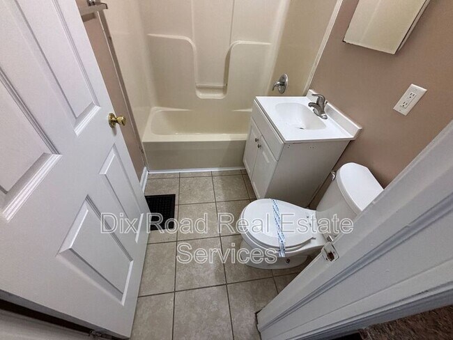 Building Photo - 1706 Meadow Ave