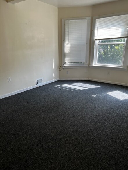 Building Photo - 2112 6th Ave