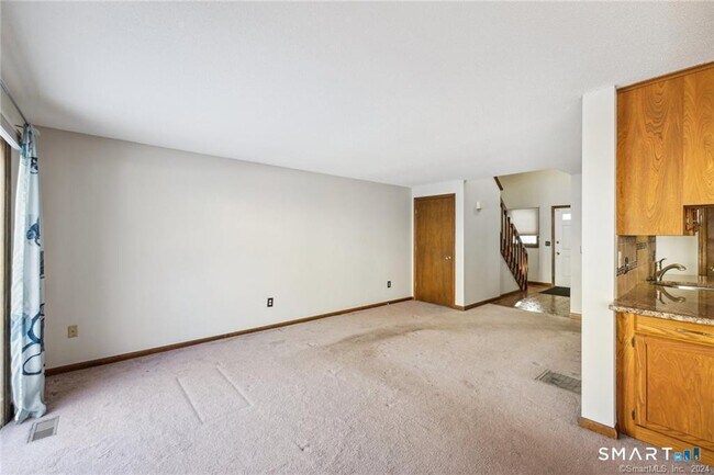 Building Photo - 17 Oak Forest Dr