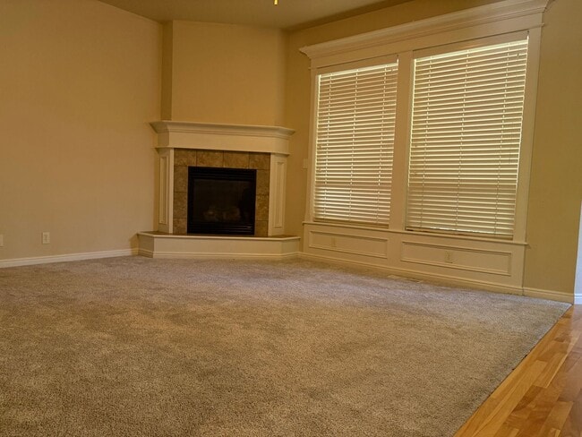 Building Photo - "Luxury Living: Stunning home with marble counter tops & Fireplace!"