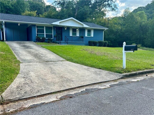 Building Photo - 667 Tara Cir SE