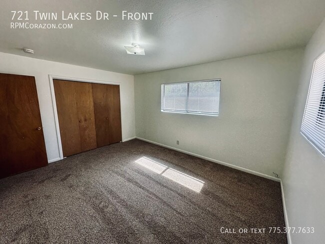 Building Photo - 721 Twin Lakes Dr