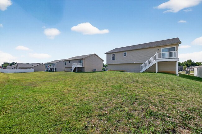Building Photo - 303 Shadow Trace Dr