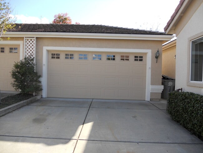 Building Photo - Charming Folsom Cluster Home Community near Oak Ave & East Bidwell