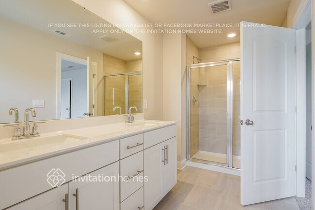 Building Photo - 223 River Rock Dr