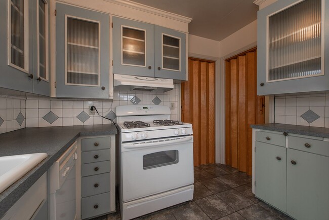 Building Photo - Awesome 2 Bed 2 Bath Seattle Home Close to...