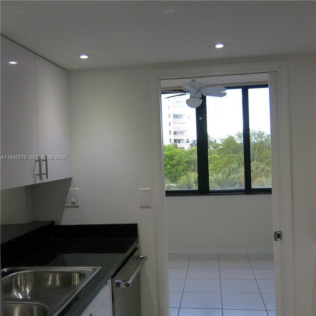 Building Photo - 251 Crandon Blvd