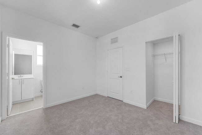 Building Photo - 2803 SE 26th Ave