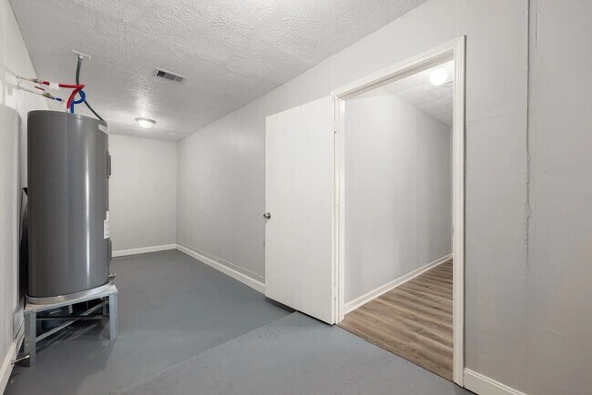 Building Photo - 9806 Thrush St