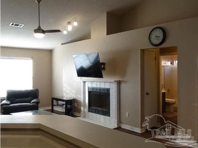 Building Photo - 2060 Cambridge Cir