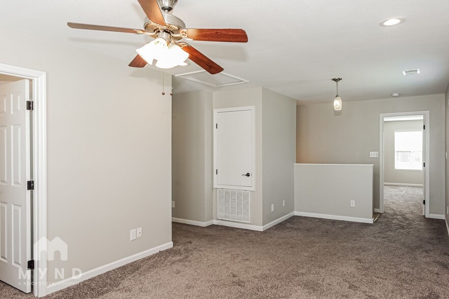 Building Photo - 3225 Lakeland Dr SW