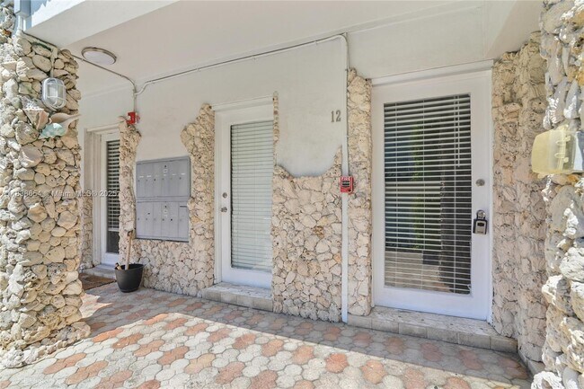 Building Photo - 320 85th St