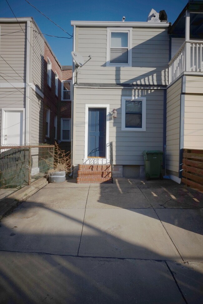Building Photo - 1110 S Bouldin St