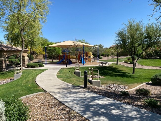 Building Photo - 2 Week Free Rent - Chandler Gem!