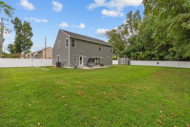 Building Photo - Charming 3-Bedroom Home in Suffolk!