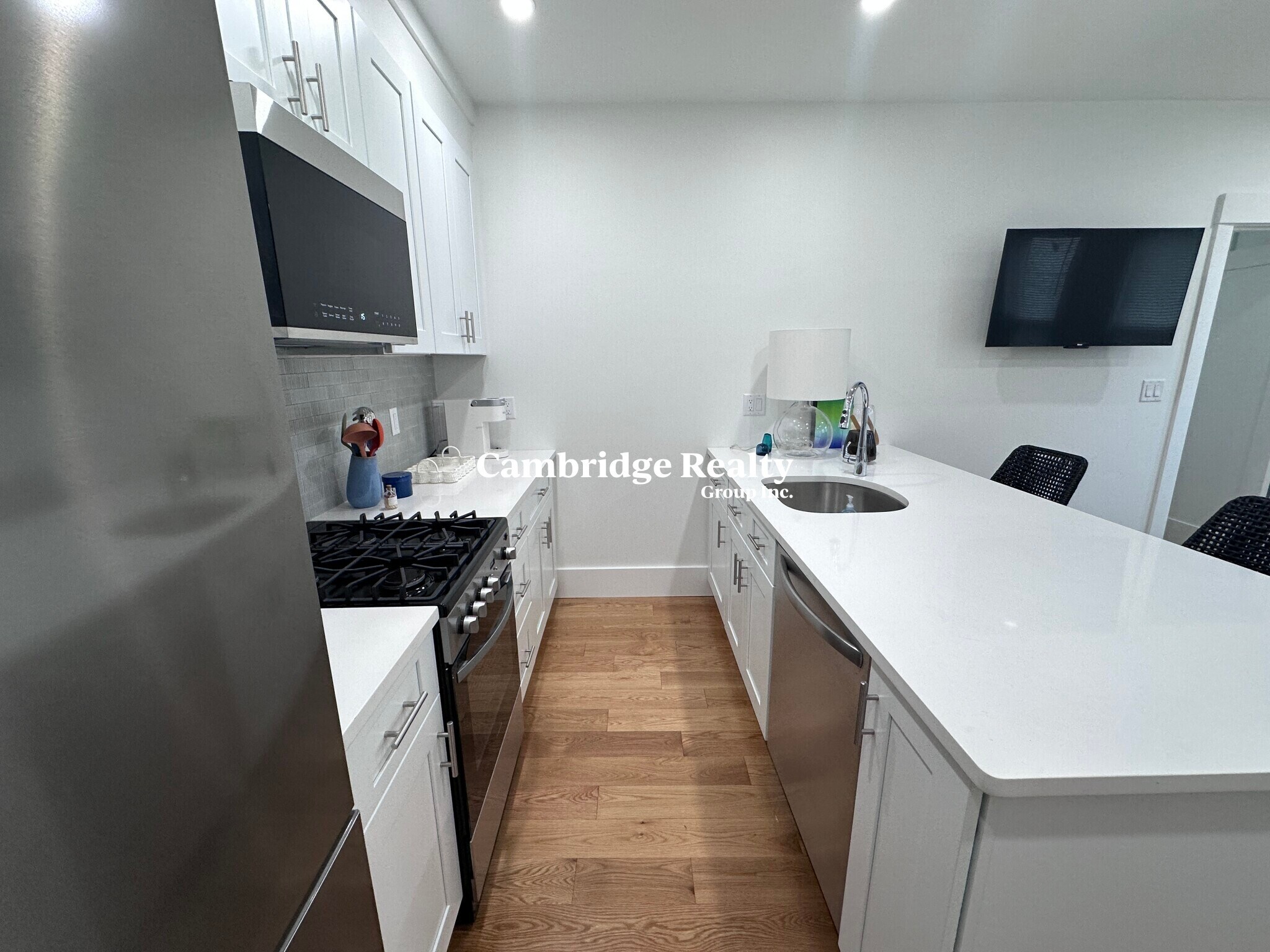 Building Photo - 401 Columbia St