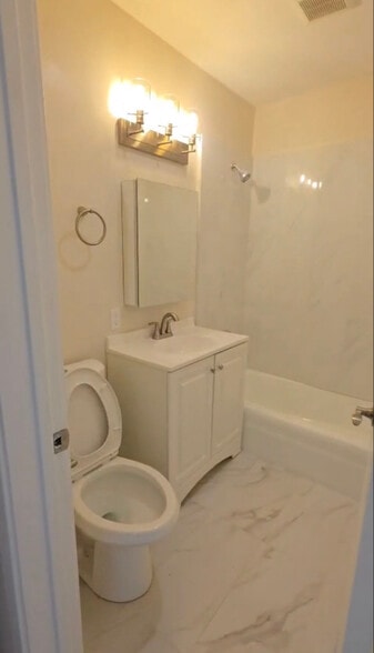 Building Photo - 1134 E Doran St