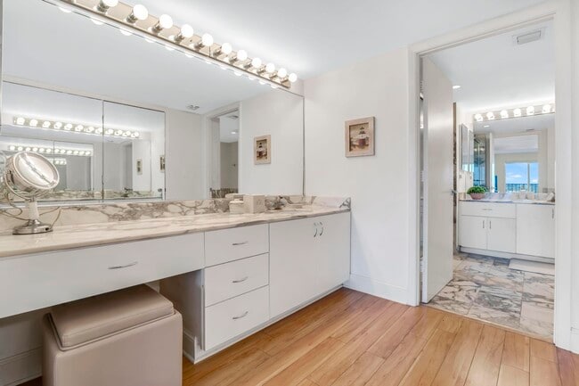 Building Photo - 4301 N Ocean Blvd