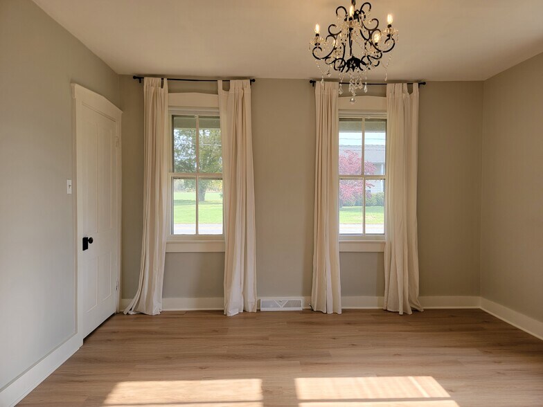 Building Photo - 819 Fruitville Pike