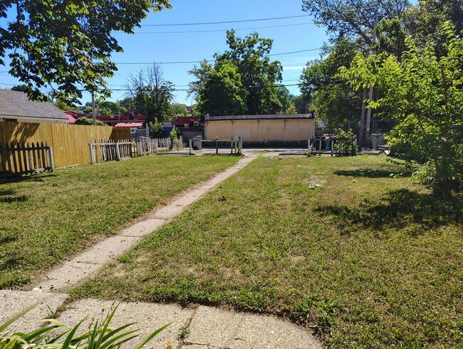 Building Photo - 2840 N Vel R. Phillips Ave