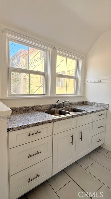 Building Photo - 1953 Talmadge St