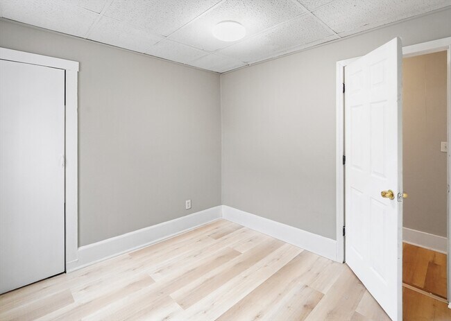 Building Photo - 14 Hacker St