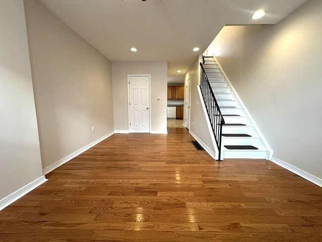 Building Photo - Gorgeous 2-Bedroom Townhome in the Heart of Olde Richmond! Available NOW!