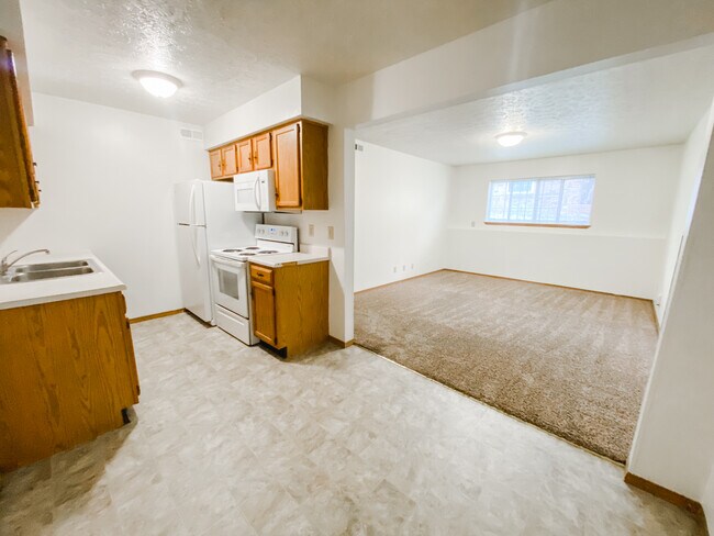 Building Photo - Southfork Apartments