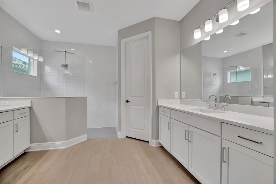 Building Photo - 10182 Crystal Isle Cir