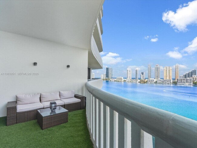 Building Photo - 3000 Island Blvd