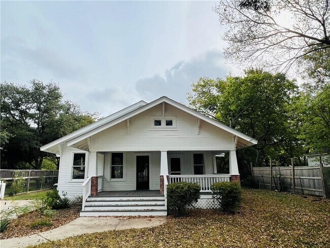 Primary Photo - 211 S Cedar St
