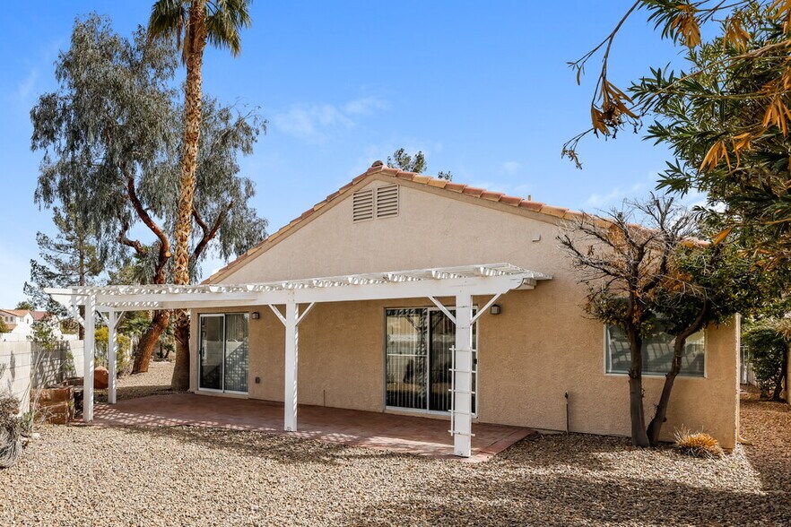 Building Photo - 646 Maccabe Ave