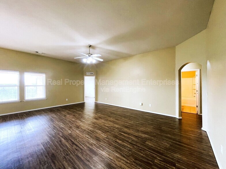 Building Photo - 18212 Viento Dr