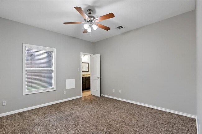 Building Photo - 4336 Nagle St