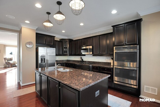 Building Photo - Stunning 4BR Townhome in National Harbor