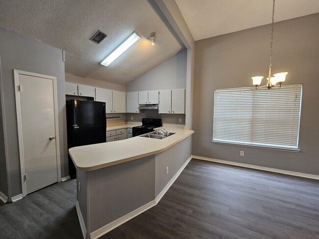 Building Photo - 3026 Yorktown Cir