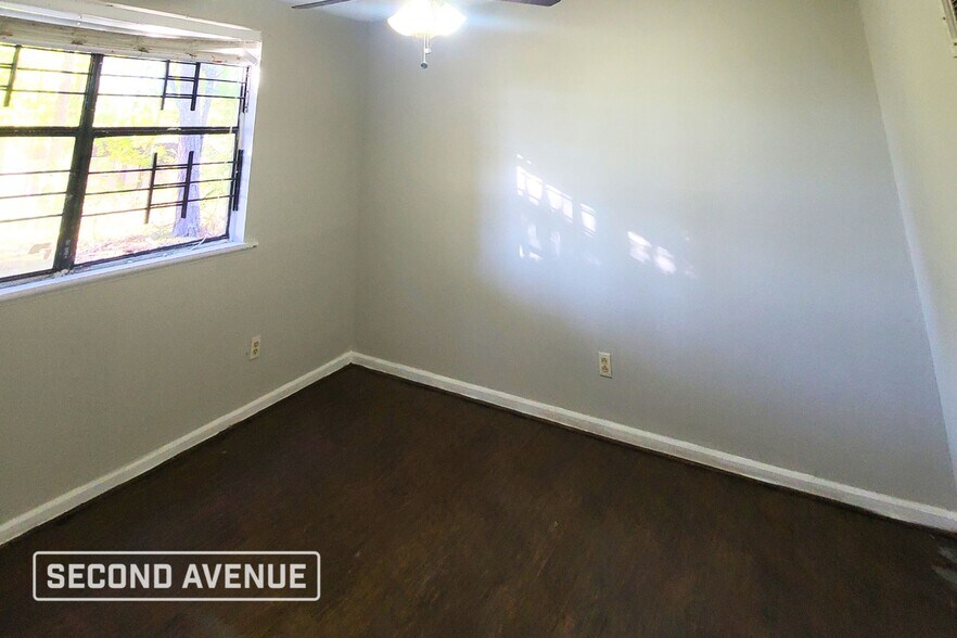 Building Photo - 1100 Moonglow Cir