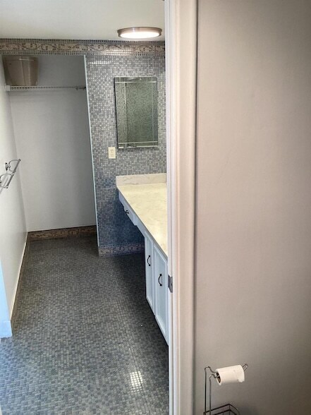 Building Photo - 00 Bridgewood Dr