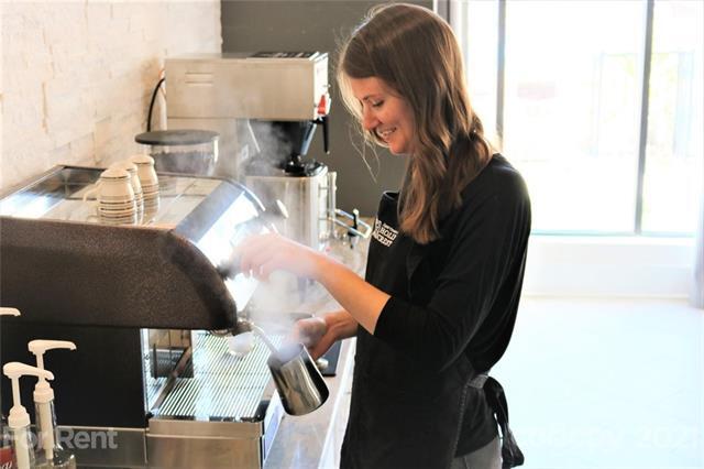 Building Photo - 9921 Holly Center Dr