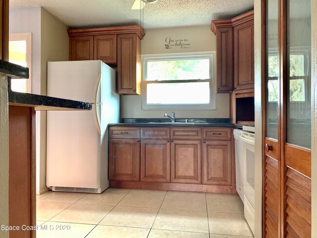 Building Photo - 890 Serenade St NW