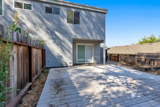 Building Photo - 39-41 Griggs Lane