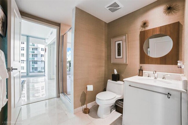 Building Photo - 3101 S Ocean Dr