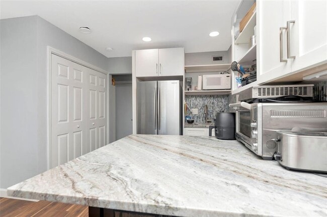 Building Photo - 14767 Seminole Trail